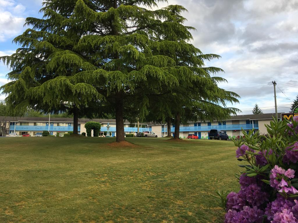 Fuller Lake Chemainus Motel Exterior photo